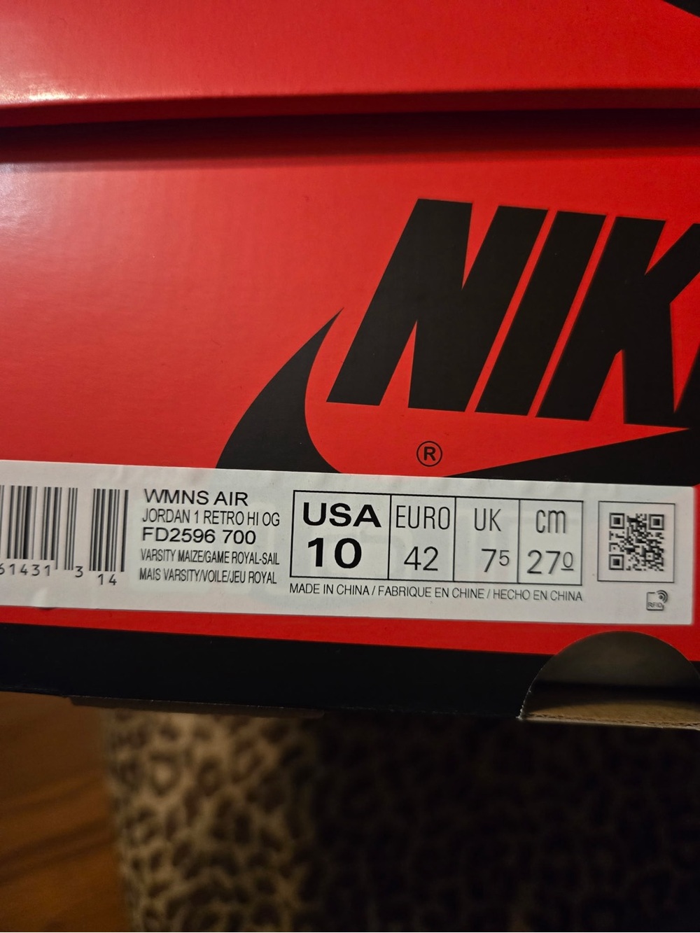 Nike High-Top Sneakers in Blue and Yellow - Picture 11 of 11